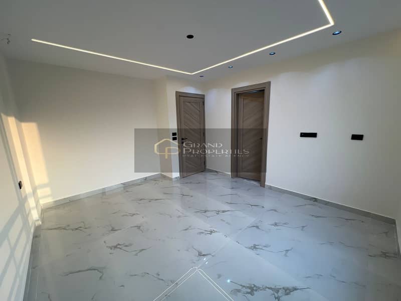 4 3abadbeb-edbb-4f52-a1f1-ded8da71b56c. jpg