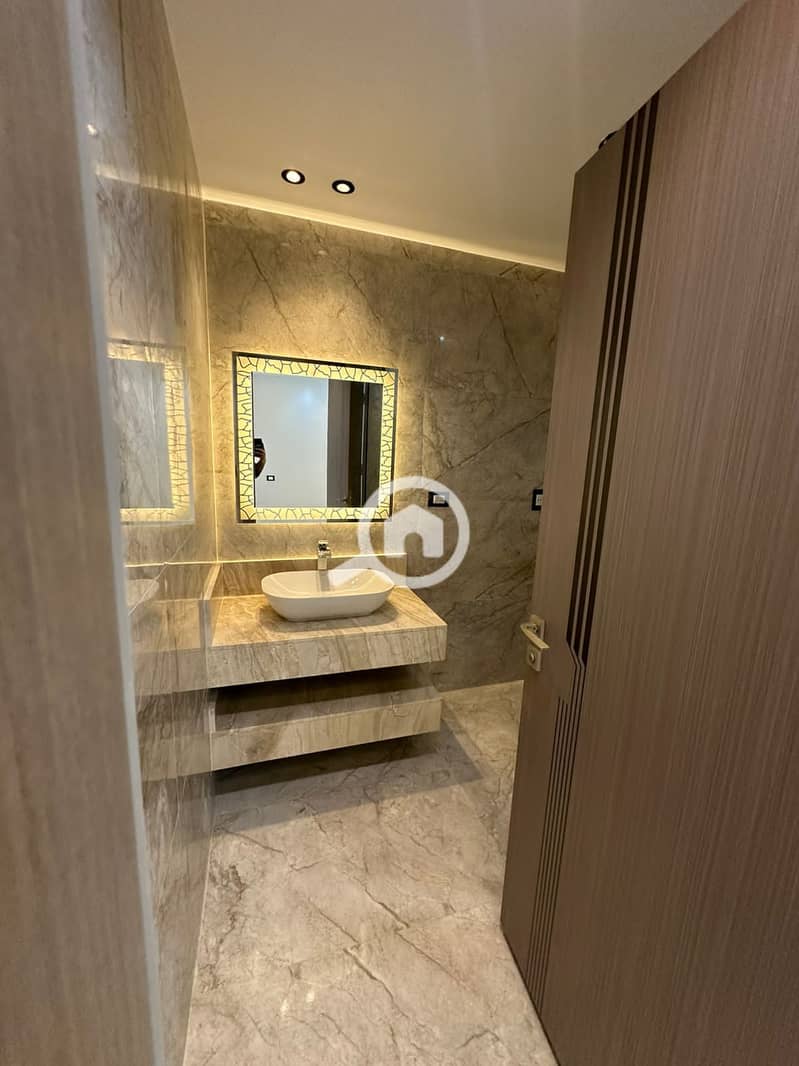 11 e940e3a2-4365-4ce6-aba4-0bbbb8c7e1ac. jpg