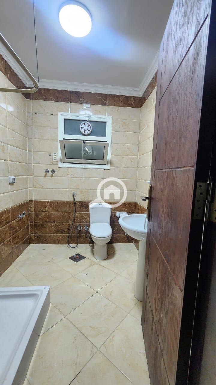 14 f5eeedc3-5d6c-410a-bfc1-48863c3f80bc. jpeg