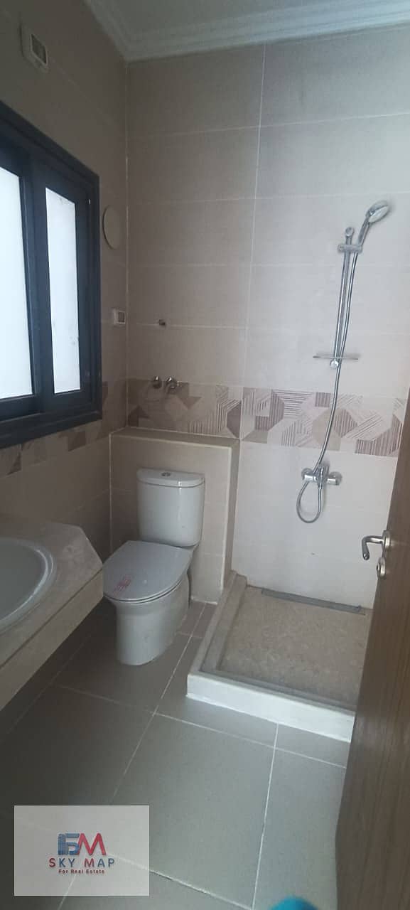 8 d472d71b-4ce4-4382-9d1e-8fc904cb3ddb. jpg