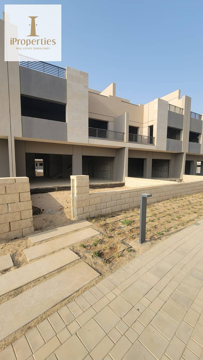 8 8276a887-9b7f-4e41-ab66-096b1e83f6a7. jpg