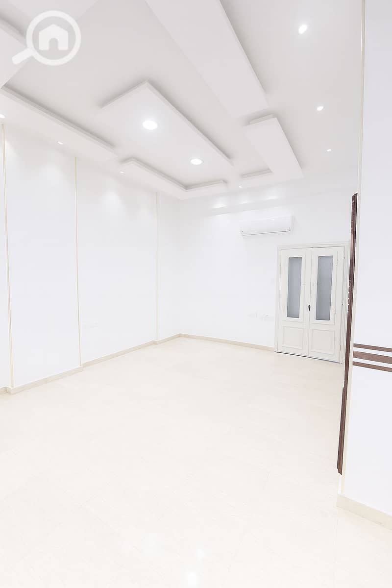 6 Modern Minimalist Room with Elegant Details. png