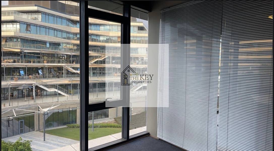 8 WhatsApp Image 2025-11-24 at 21.12. 45_8d034d74. jpg