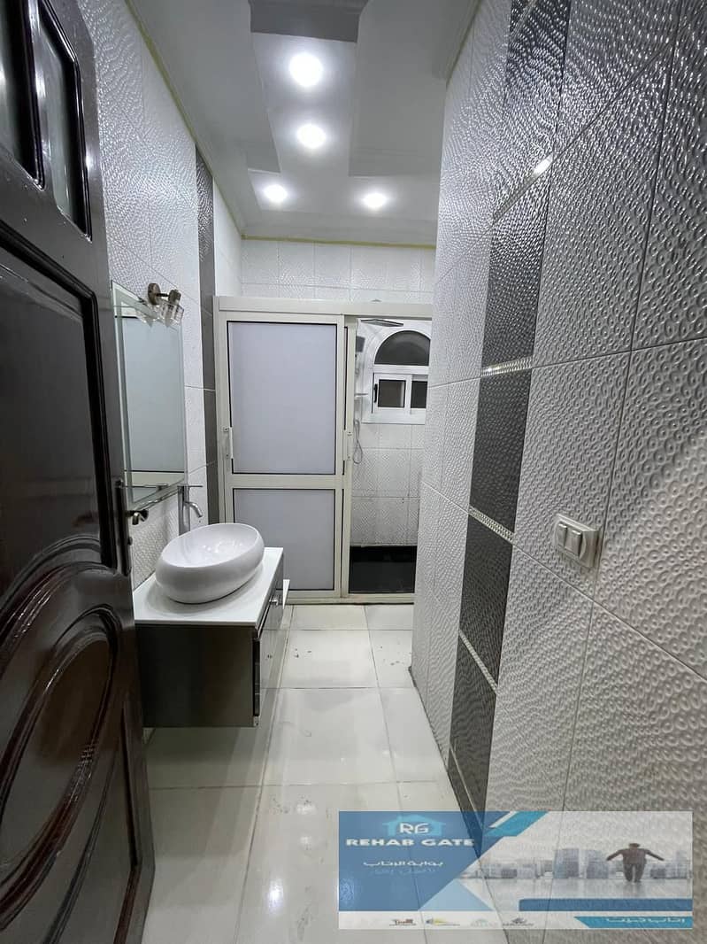 21 032e2c83-0b47-4643-af3e-308b8fef0fa0. jpg