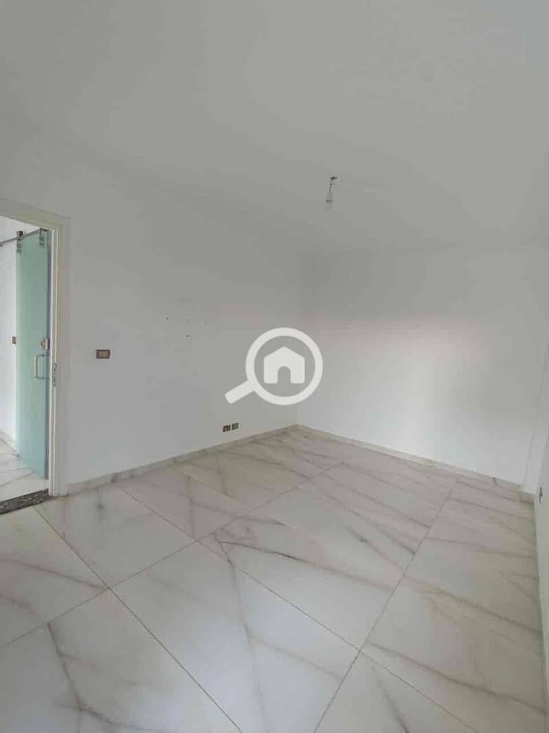 9 0e384f2a-8f2e-4aed-b24e-17847bc36c0b. jpg