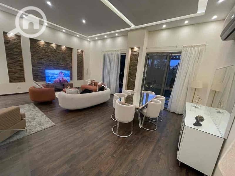 4 8a85fcf0-4597-4d09-afb8-baa0da34e250. jpg