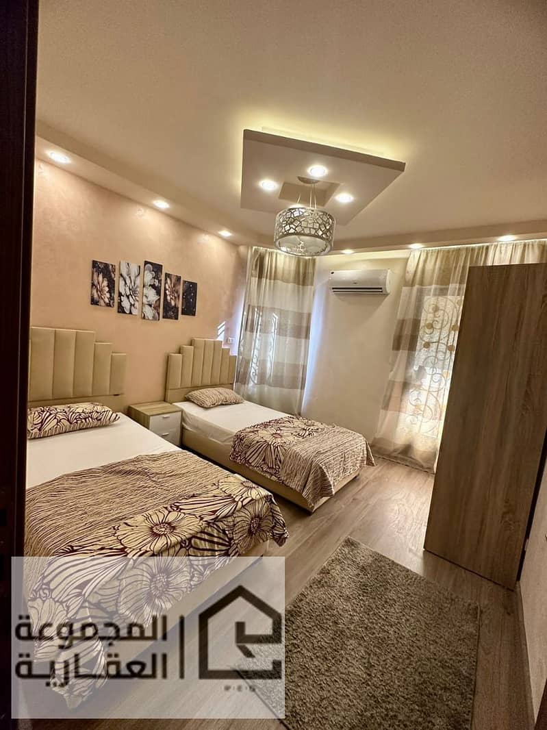 5 0ec37acc-93f4-4105-9c43-8c913dfc9055. jpg