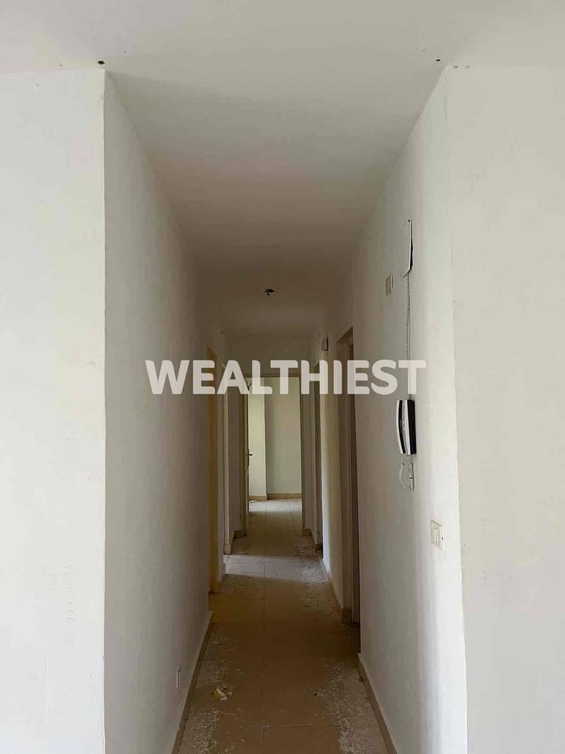 4 214ed0fa-2c12-4980-b12f-5da6cd509db7. jpg