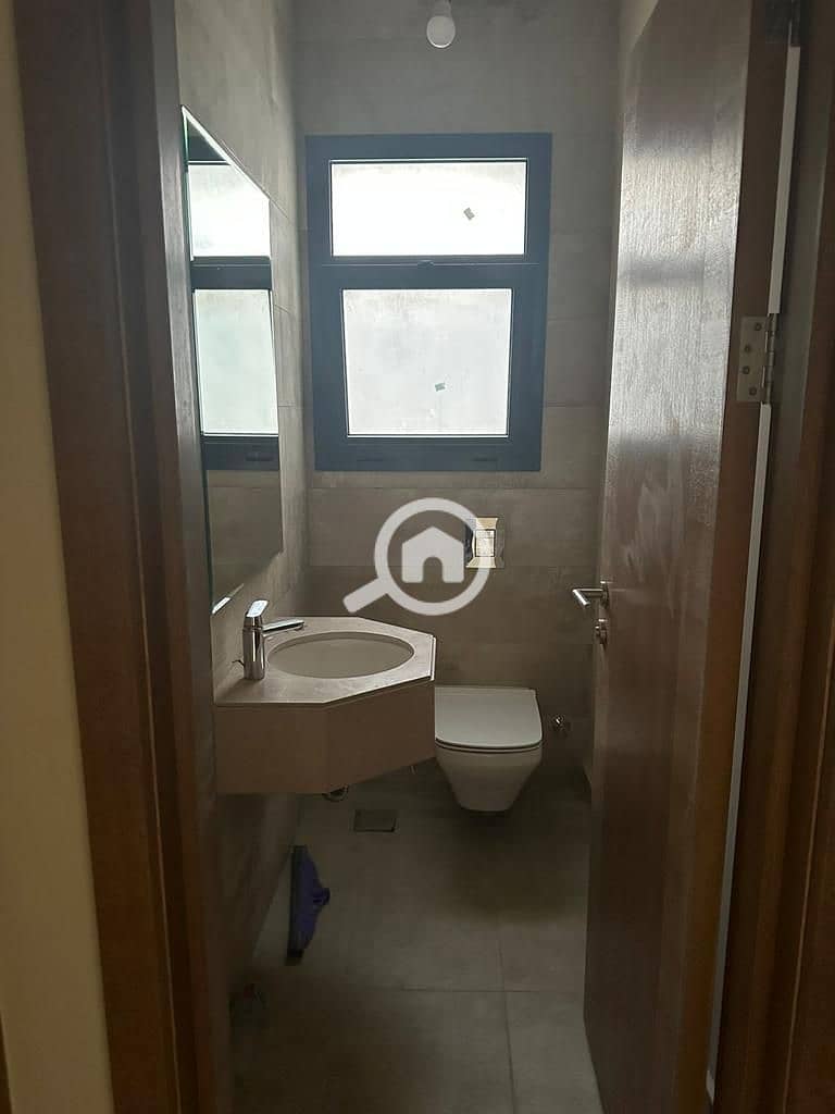 4 WhatsApp Image 2025-11-25 at 1.25. 40 PM (2). jpeg