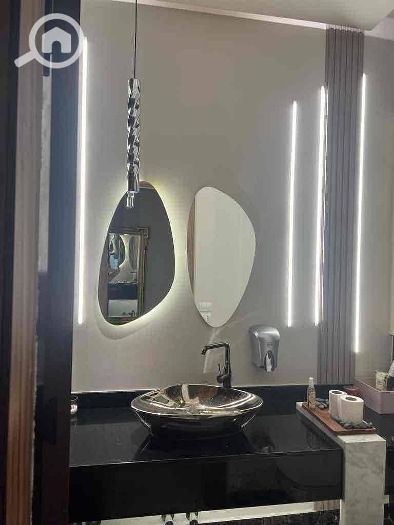 6 8799a87d-e4c2-48d5-9fd5-d4ff6b66a470. jpg