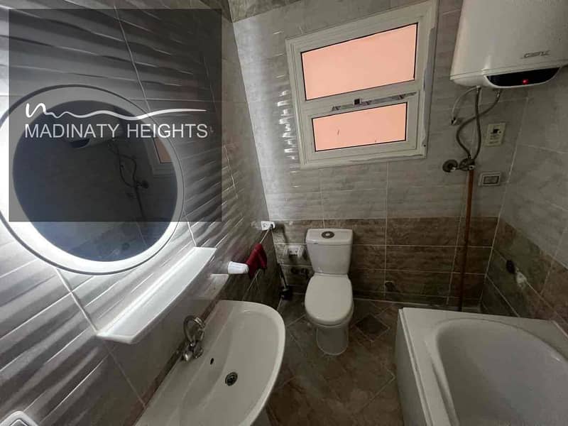 2 e6b69fa9-b98e-4918-8a7b-849a73fc1909. jpg