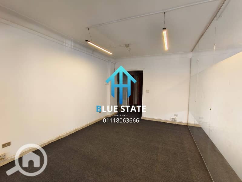 7 01118063666 (22). png