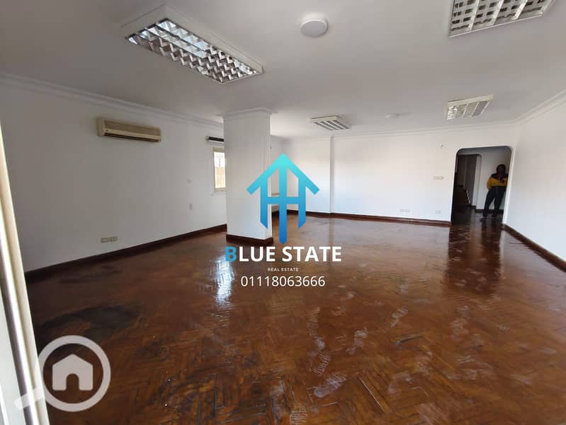 6 01118063666 (12). png