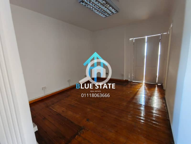 8 01118063666 (10). png