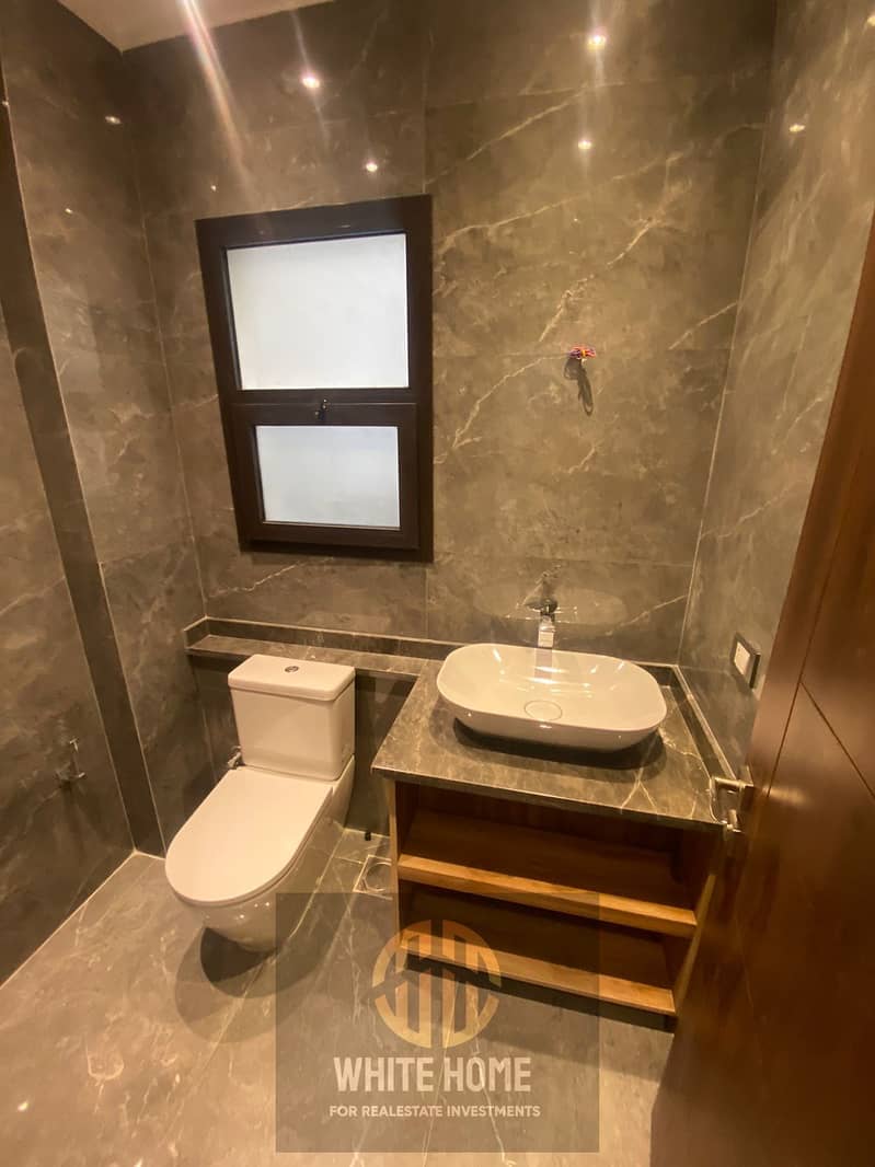 15 4df04861-56b4-47c1-bf14-d1dce5108c13. jpeg