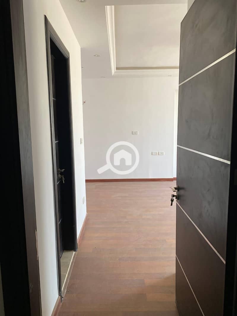 10 b023b923-91c4-4433-9dd9-d20597eafefc. jpg