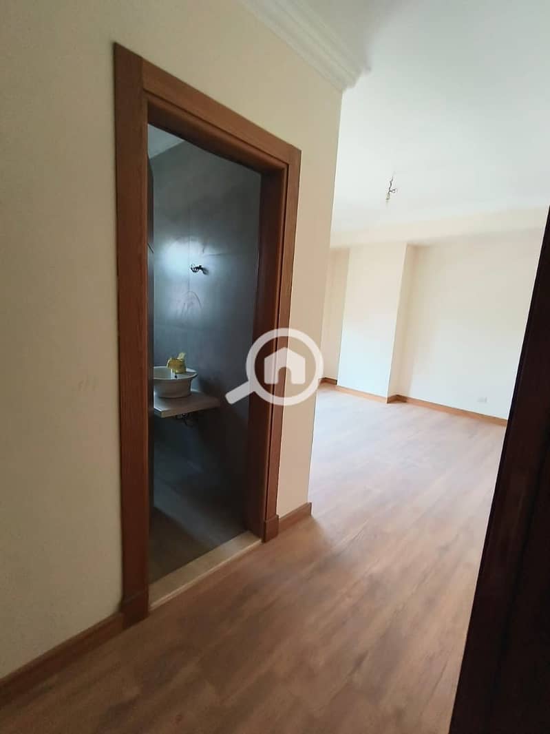 11 2f617a31-b96a-4545-9c93-2b96963ec98a. jpeg