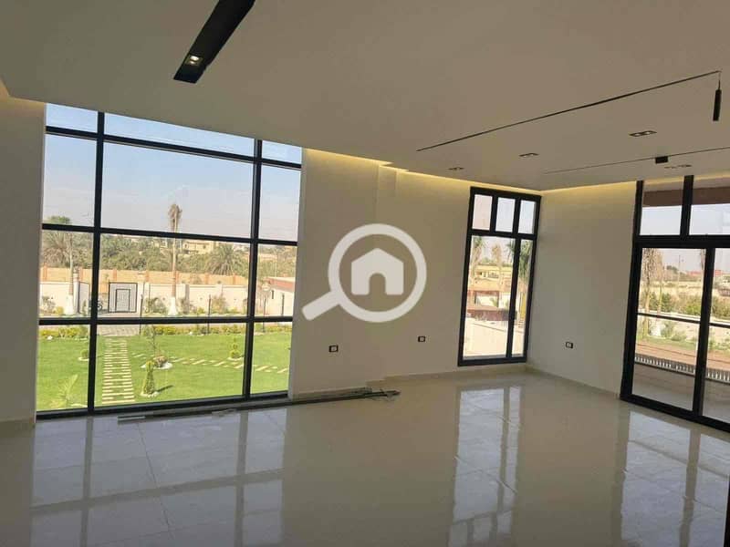 12 c2c4b096-0ad4-48ee-8077-d3e6f9714386. jpg