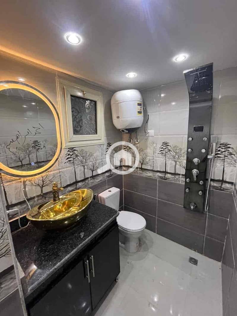 12 4c29e11c-d3ee-4458-8dff-fd7b32a13b16. jpg