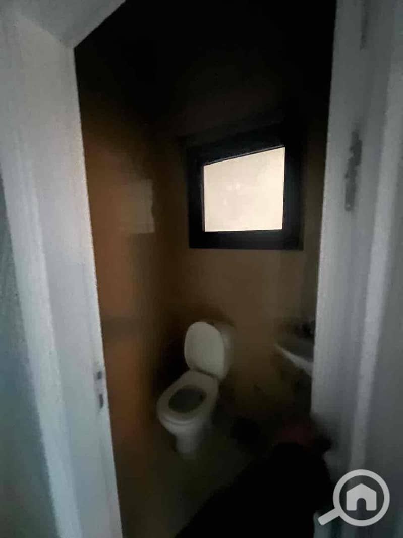 18 28b99b1b-366b-44a7-aed8-b792cfa019bb. jpg