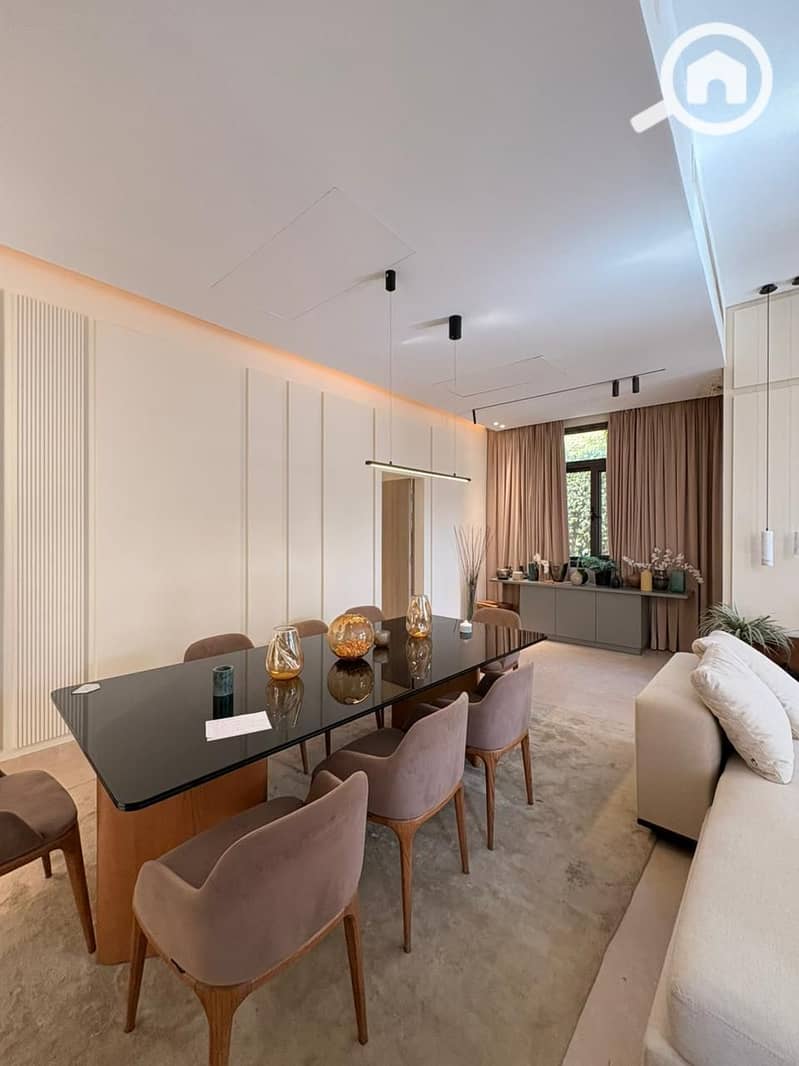 4 07b00f2e-18db-47fc-a369-a39e2f746a09. jpg