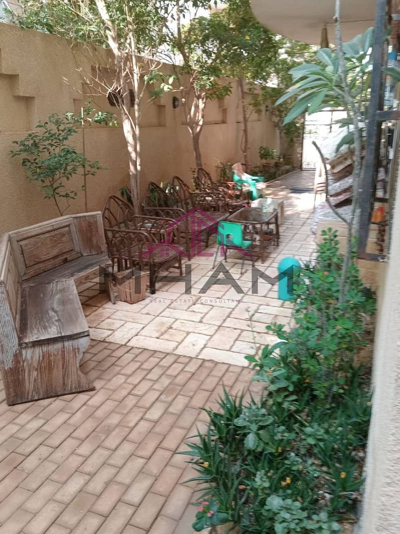 photo_5850644699209731013_y. jpg