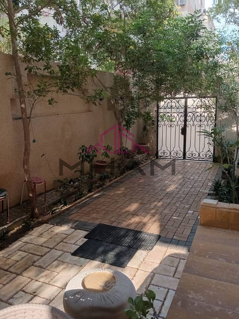 2 photo_5850644699209731015_y. jpg