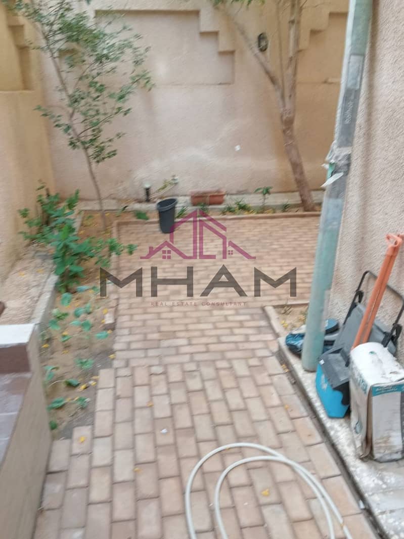 11 photo_5850644699209731023_y. jpg