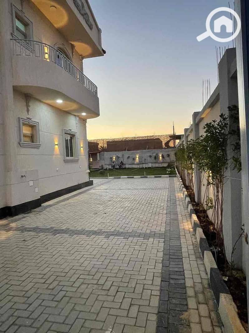 10 8eff1ca6-fbc8-4b64-b602-9520707409e1. jpg