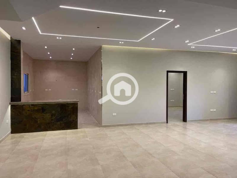 12 f1e139f7-d04d-42e2-a0f9-56ccc56a40ae. jpg