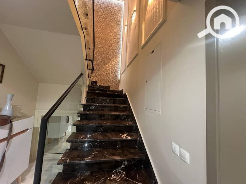 6 698ae51c-7f20-4f61-93c1-40fa69625654. jpg