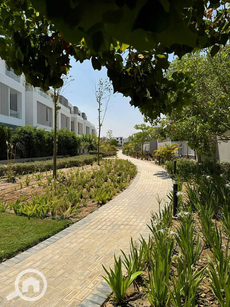 9 c74754fd-1dd1-4f32-9d6f-d78065861da7. jpg