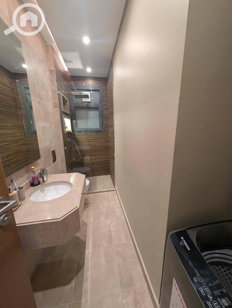 5 ce2626bc-1ff0-4f1c-876a-a16a02d4e852. jpg