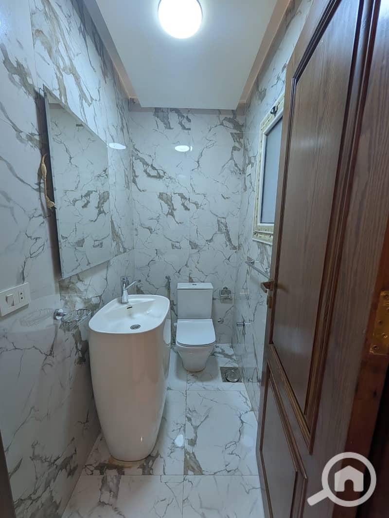 9 6105645e-5601-4155-a652-721d94c1a253. jpeg