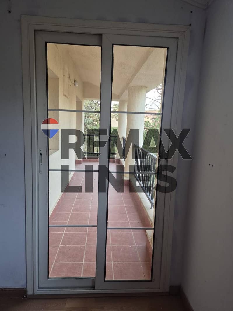 11 f098a4ad-a485-49a0-9083-ac1bc6deb229. jpg