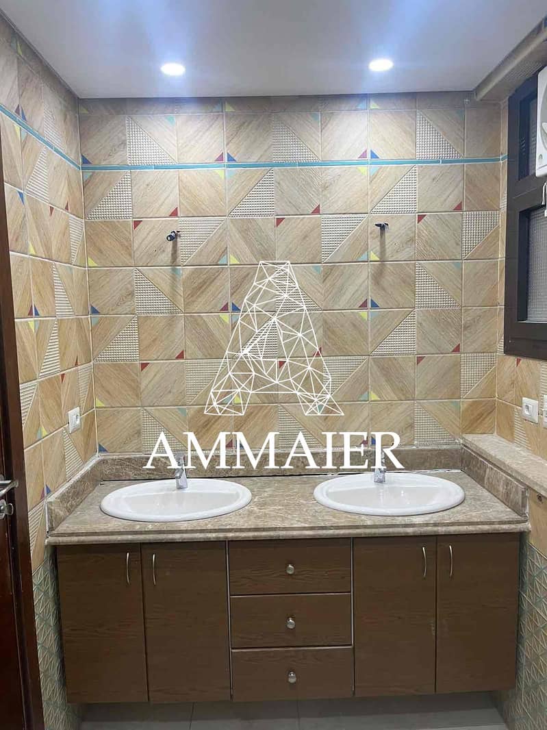 12 254e9b5b-d619-403a-8823-801c2c47b31a. jpg