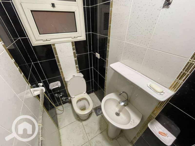 5 6556f918-221e-4fa4-a0f1-a65b7f17dda2. jpg