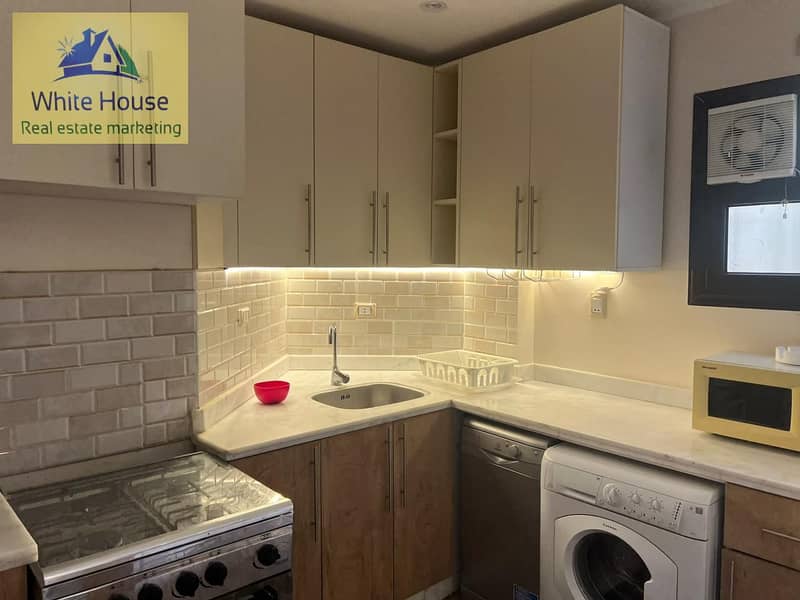 4 1b4ccfcb-9106-4b2b-a4e3-cf70515e6368. jpg