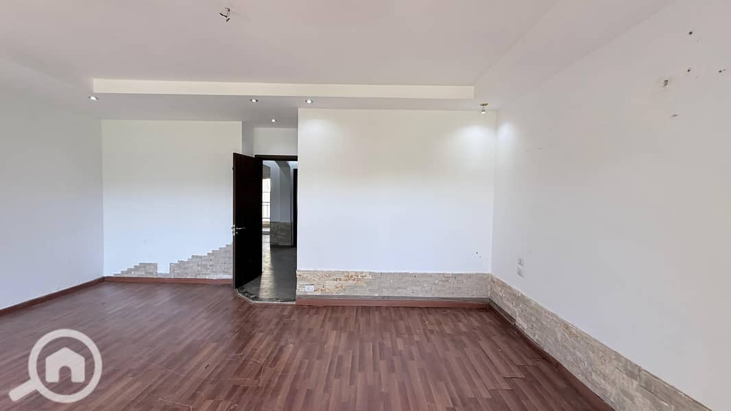 4 7a97499d-a263-43c4-88c4-5c32e6278751. jpg