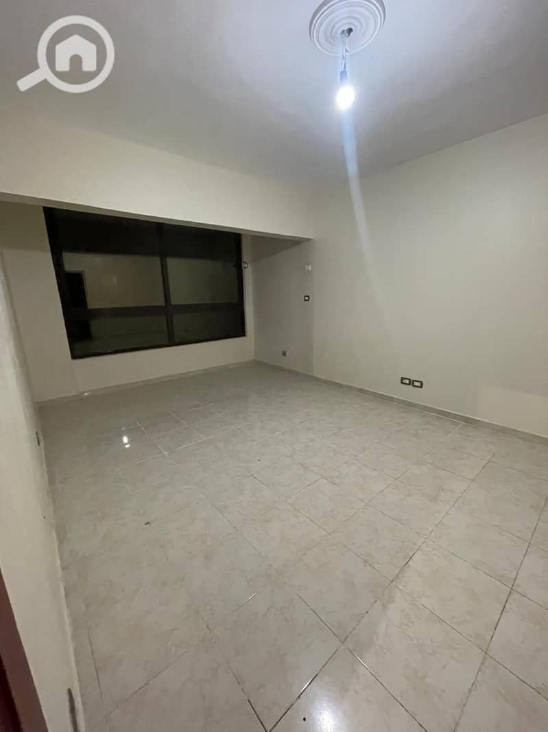 4 83180c69-f306-477a-9055-784acd83a64e. jpeg