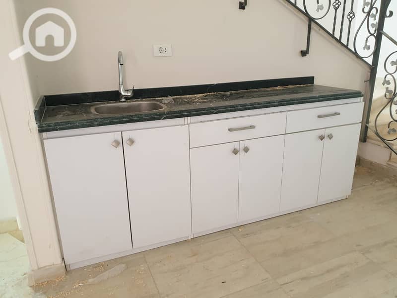 9 f16ae5f5-bf52-439b-a461-1b28c5d29ed8. jpg