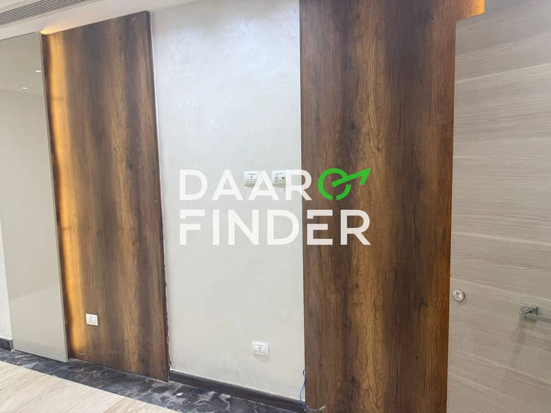 12 754958bd-dcba-45d2-b1b3-77e9f6e4320b. jpg