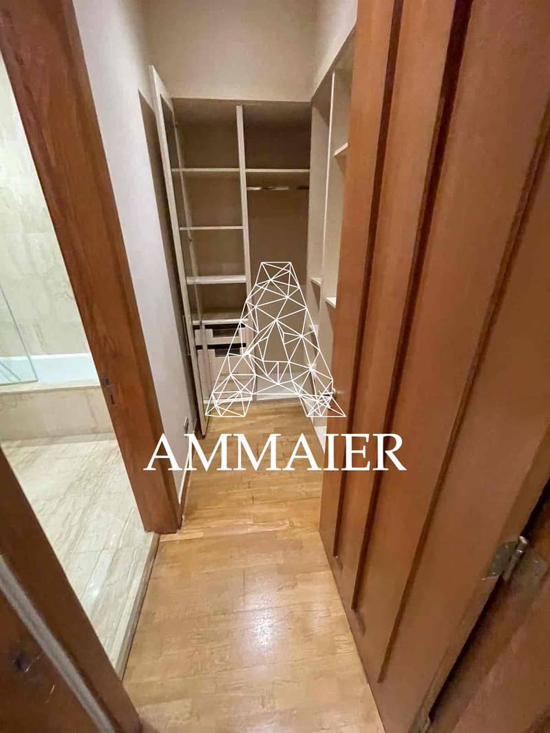 10 e5f0b5cc-41fb-4ba1-bf54-4ac6e6ef3053. jpg