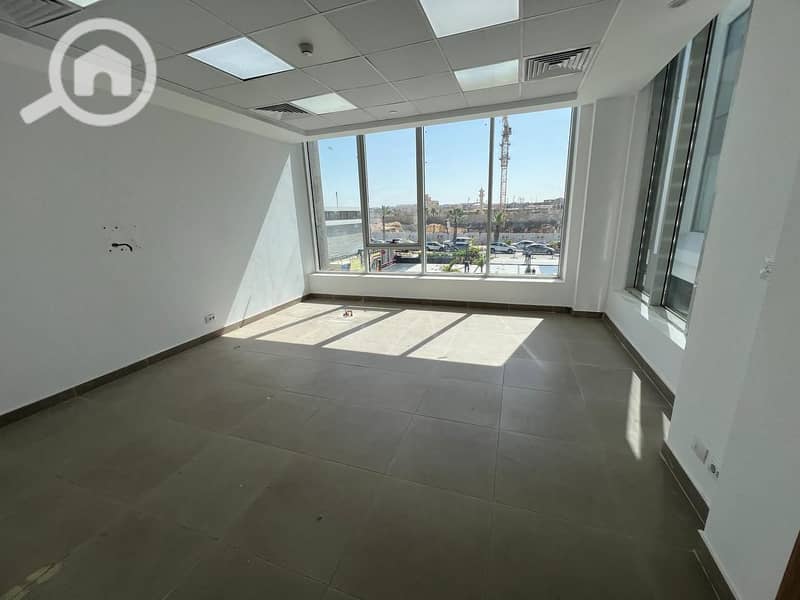 4 WhatsApp Image 2025-11-26 at 15.10. 35_c55d115e. jpg