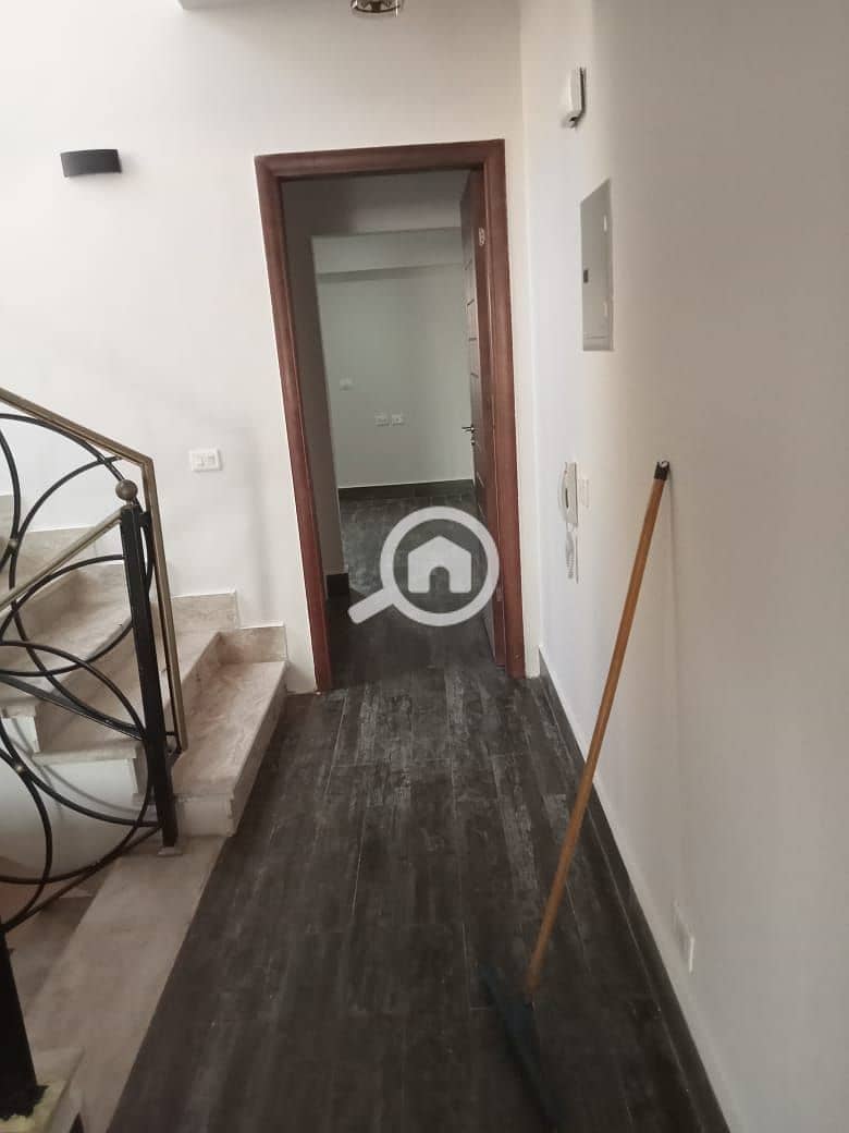 8 b1b0cd02-c450-468a-a178-eece07698960. jpg