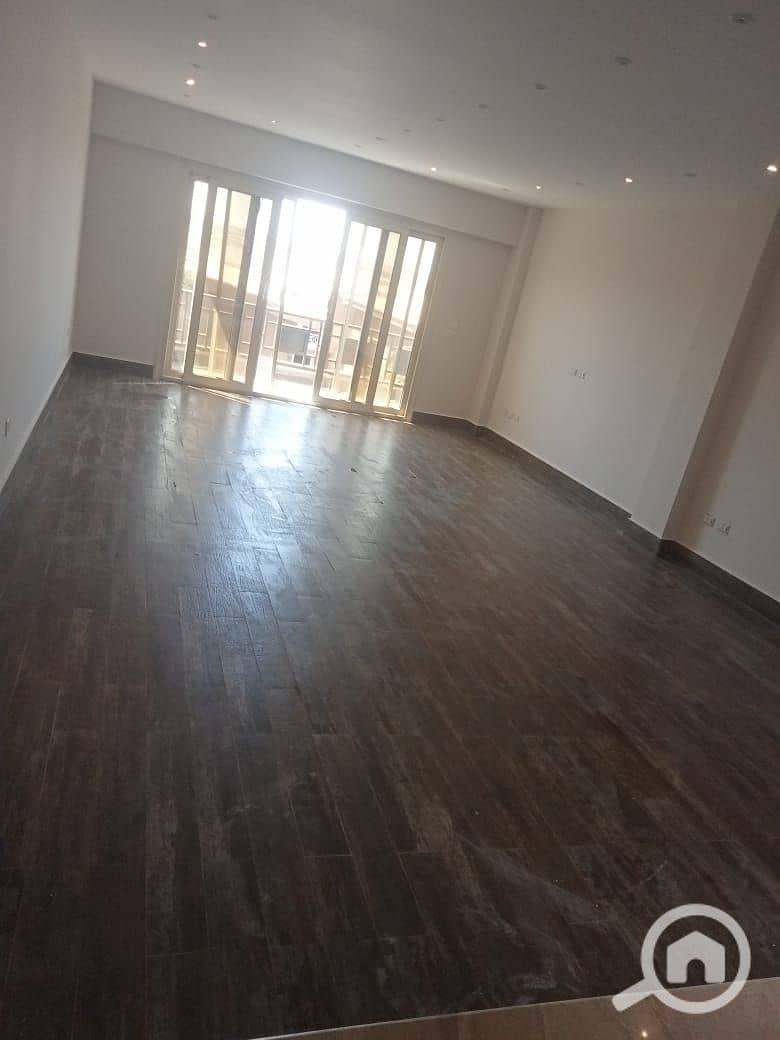 12 d4a84ebb-71c1-4883-88a5-72a077ee6309. jpg