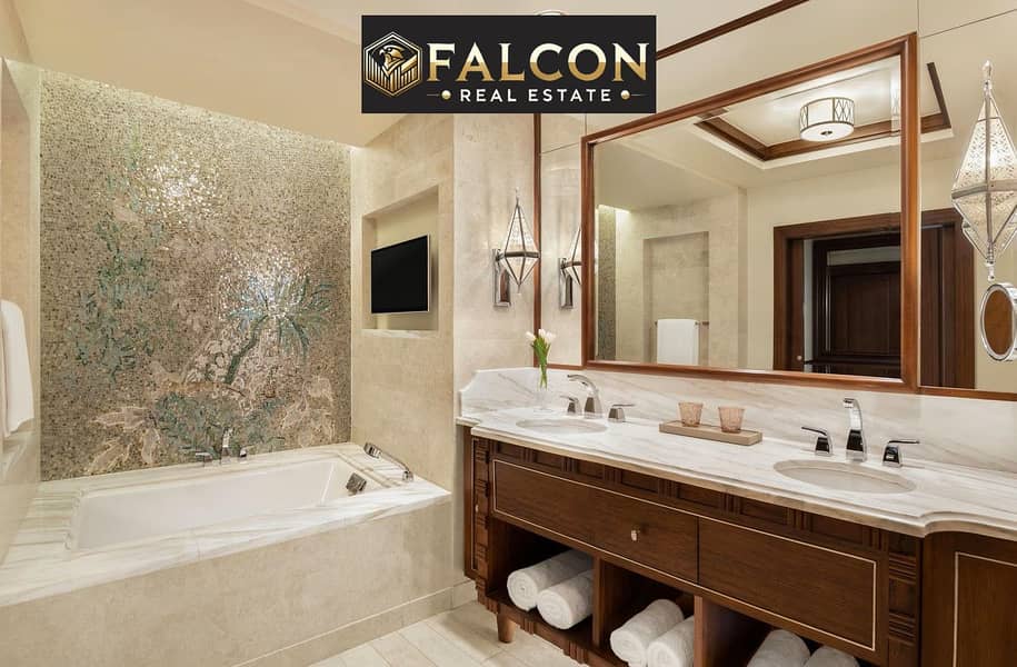 10 caixr-suite-bathroom-9950-hor-clsc. jpg
