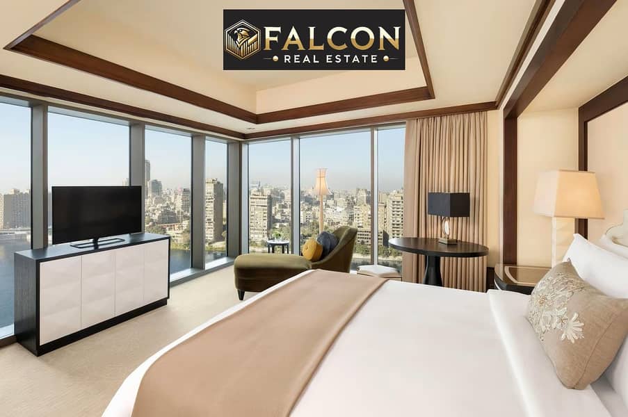 12 caixr-suite-king-bedroom-9979-hor-clsc. jpg