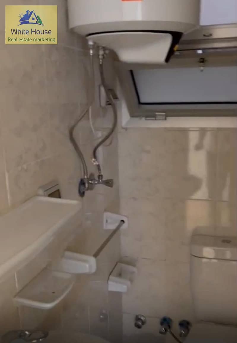 4 8a37f61c-644b-4d63-9c28-35ba46bab578. jpg