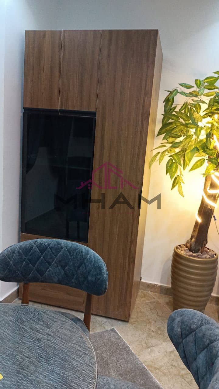 3 photo_5789884896384846673_y. jpg